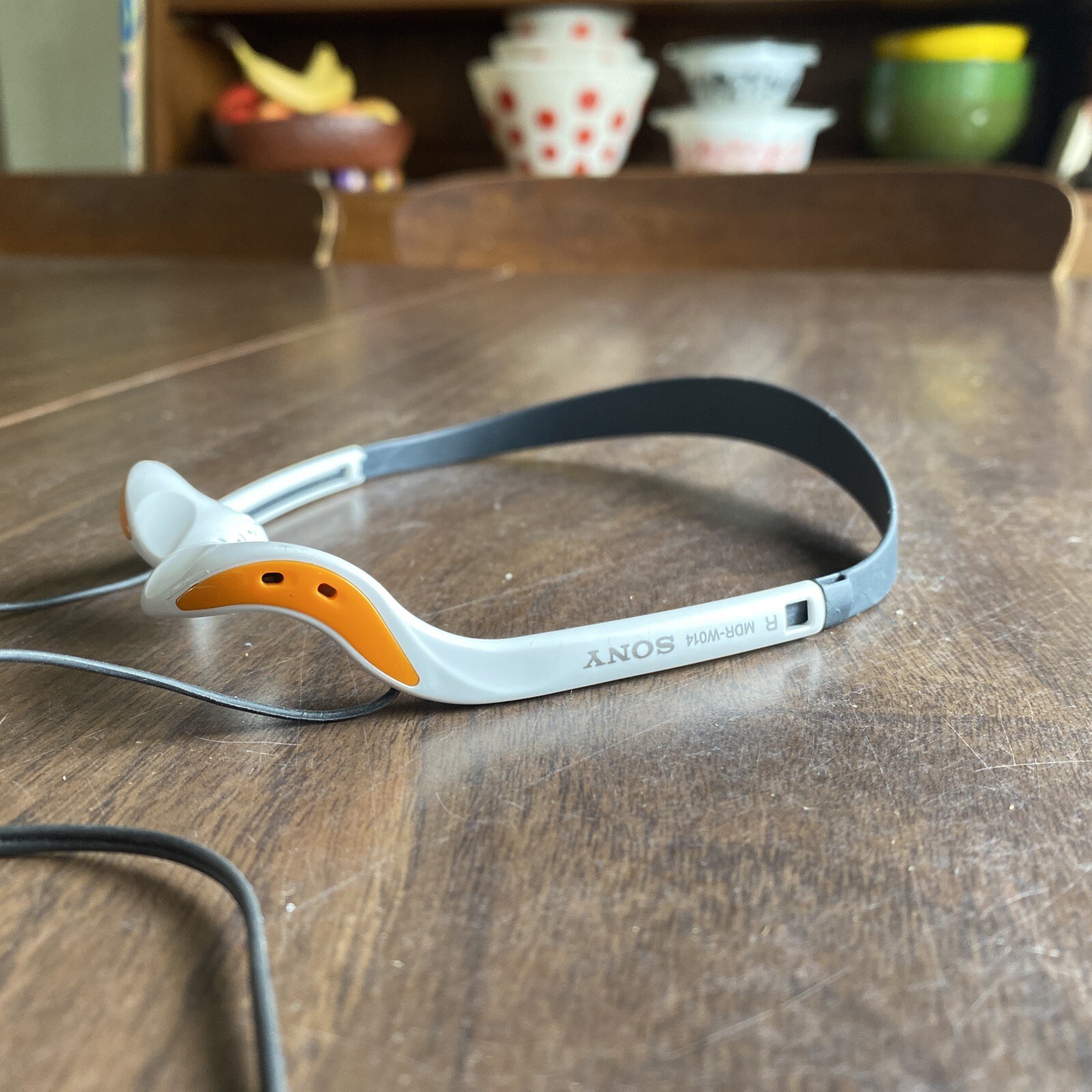 Sony MDR-W014 White Orange 3.5MM Jack In Ear Light Weight Earphones Tested Works