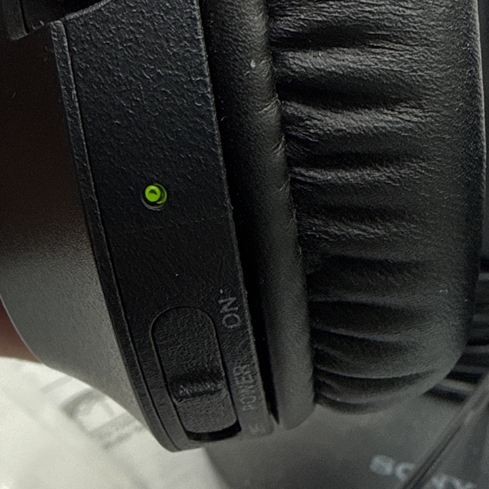 Sony Wireless Headphones WH-RF400R with Transmitter Dock TMR-RF400 (Read)