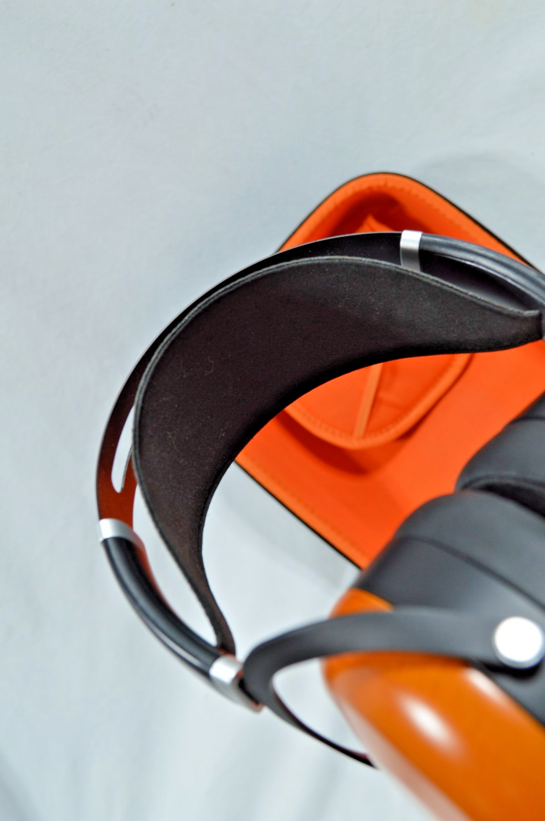 HiFiMan Sundara Closed-Back Planar Headphones w/ Soft Case *NO DUAL 3.5mm CABLE*