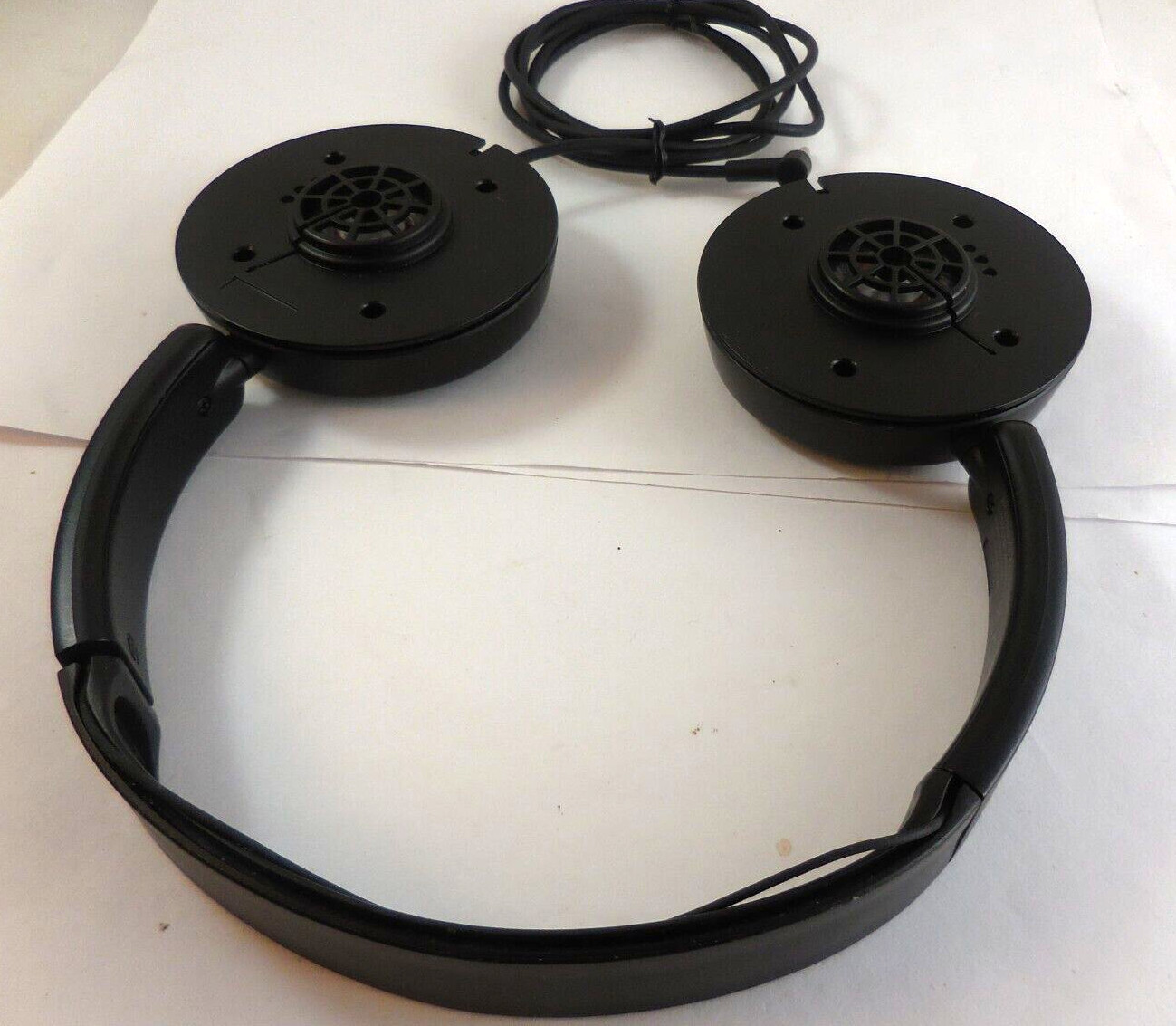 JVC Kenwood HA-S31M Powerful Sound Wire Headphones- Cushions Missing