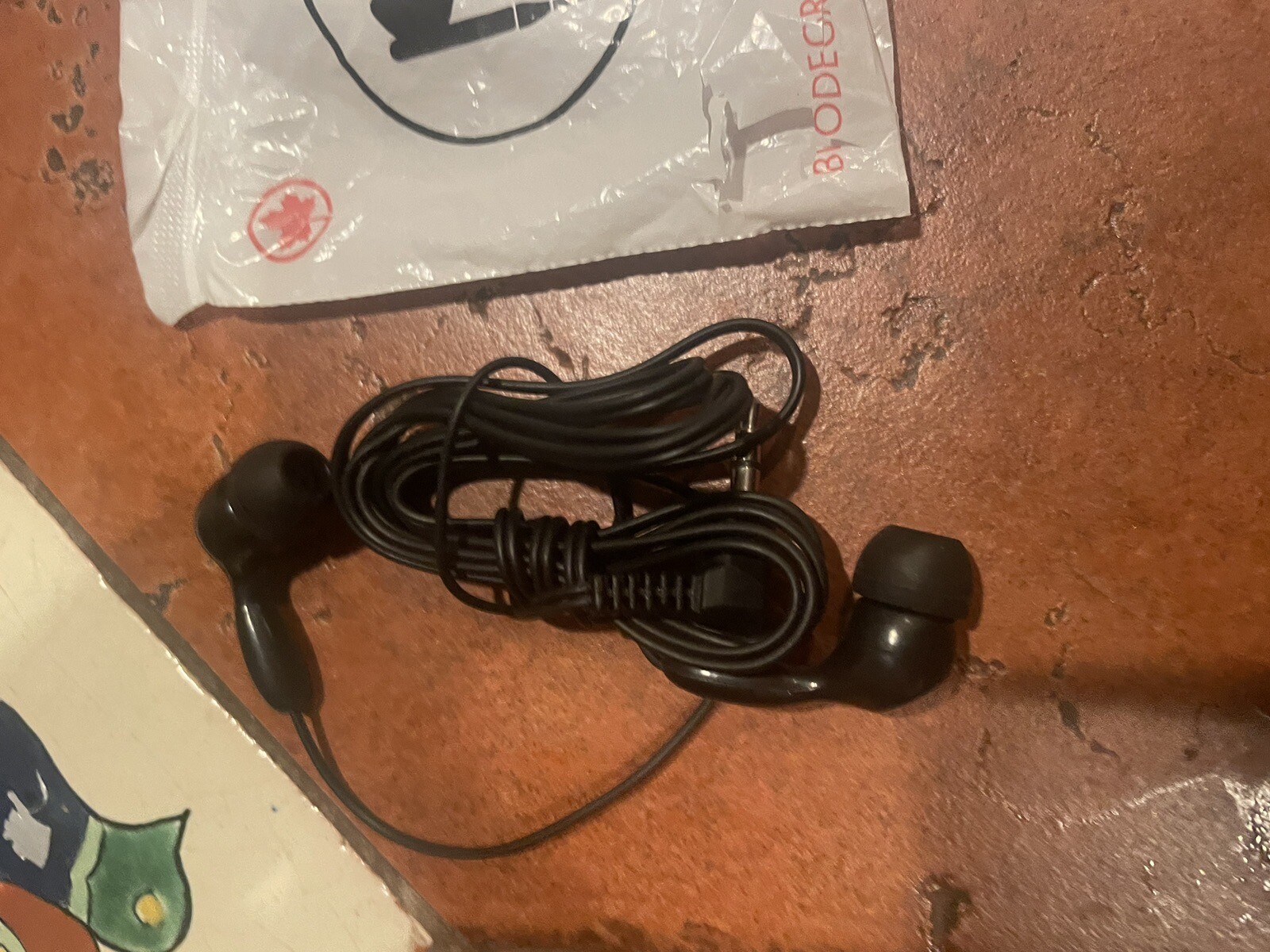New Un-Sealed Air Canada In Ear Earphones Headphones Travel Listening Music