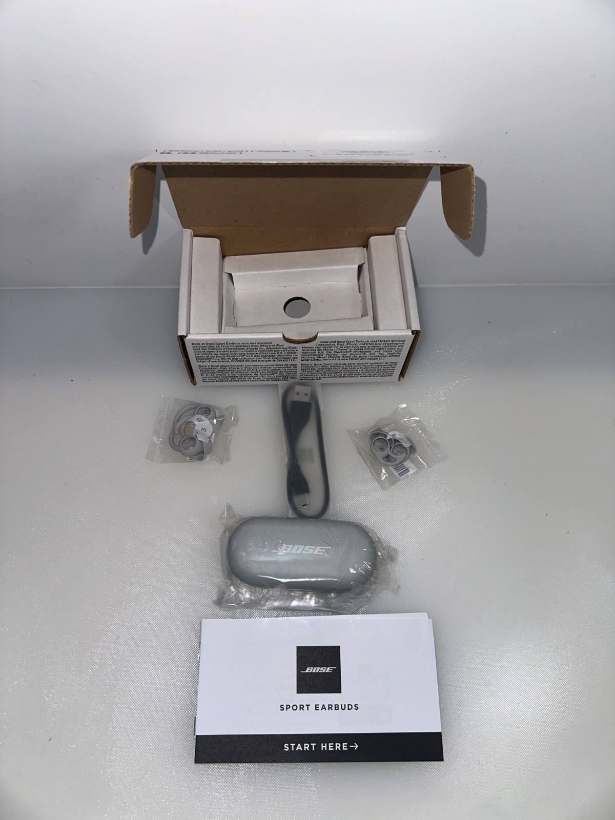 Bose Sport Earbuds Wireless Bluetooth In-Ear Headphones Glacier White 805746-003