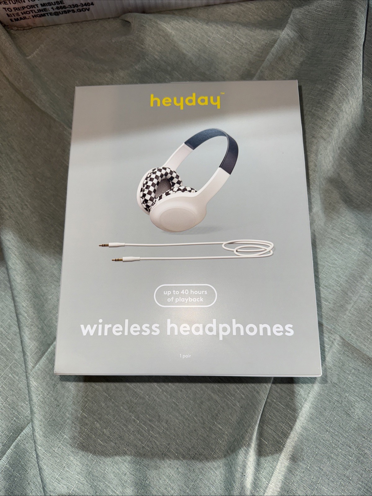Heyday Wireless On-Ear Headphones with Microphone – Brown Checkered – New