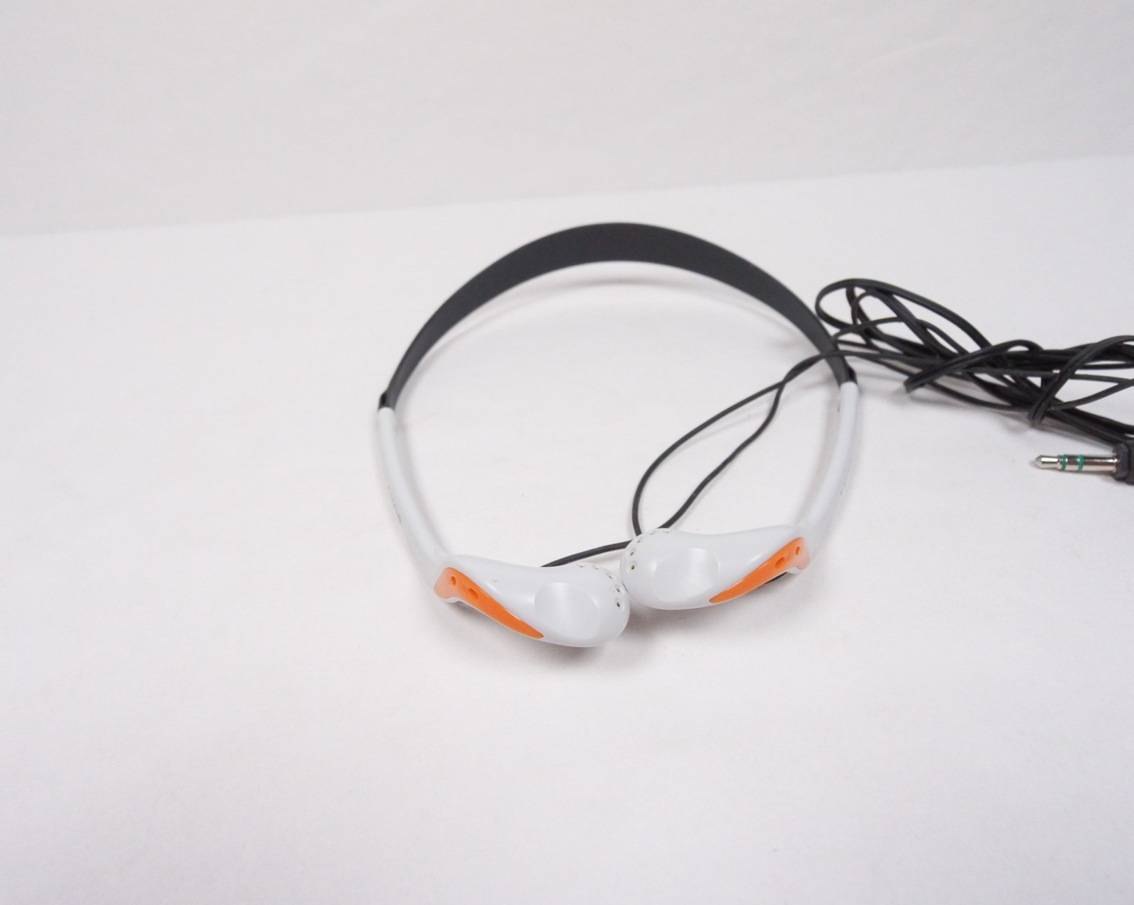 Vintage Sony Headphones MDR-W014 Wired Over Ear 3.5mm Retro Tech White