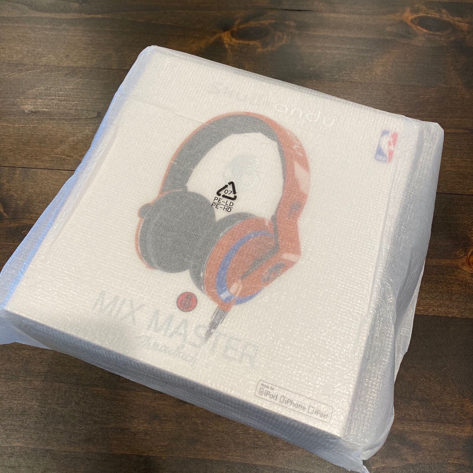 New in Unopened Box Skullcandy NBA Mix Master Headphones New York Knicks