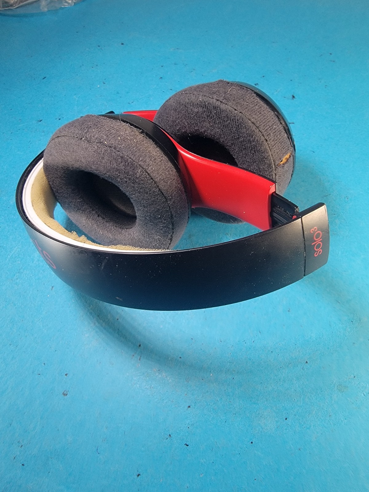 Beats Solo3 Wireless On-Ear Headphones A1796 *missing Cusion