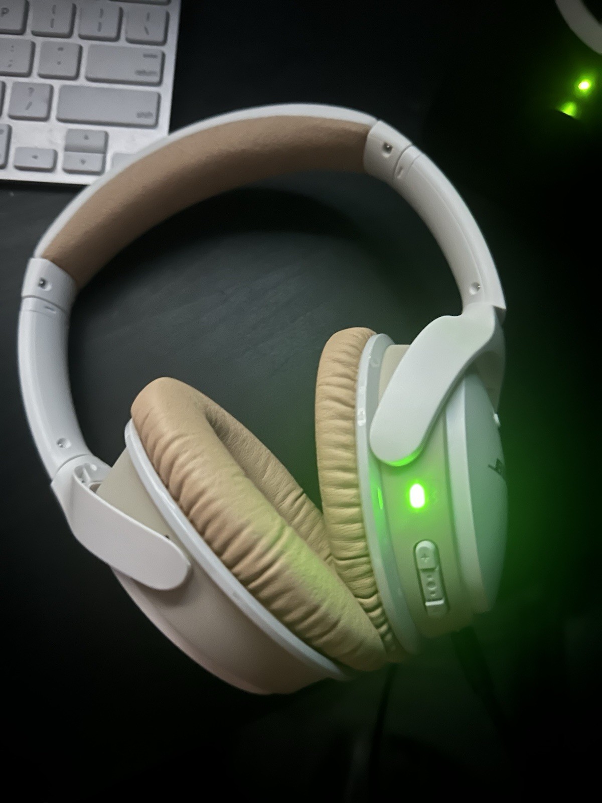 Bose SoundLink Around-Ear Wireless Headphones II – White Mint