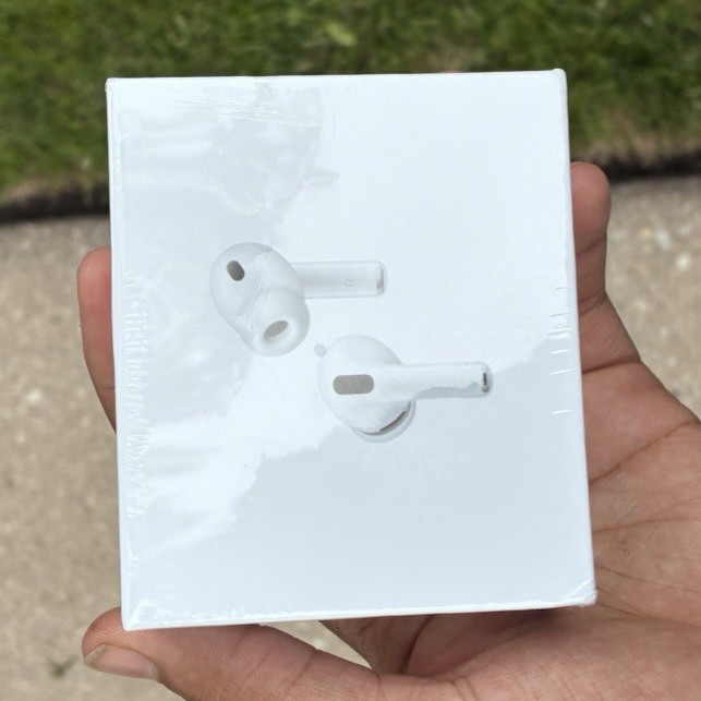 Apple AirPods Pro (3rd Gen) Wireless Bluetooth In-Ear Earbuds White A3053