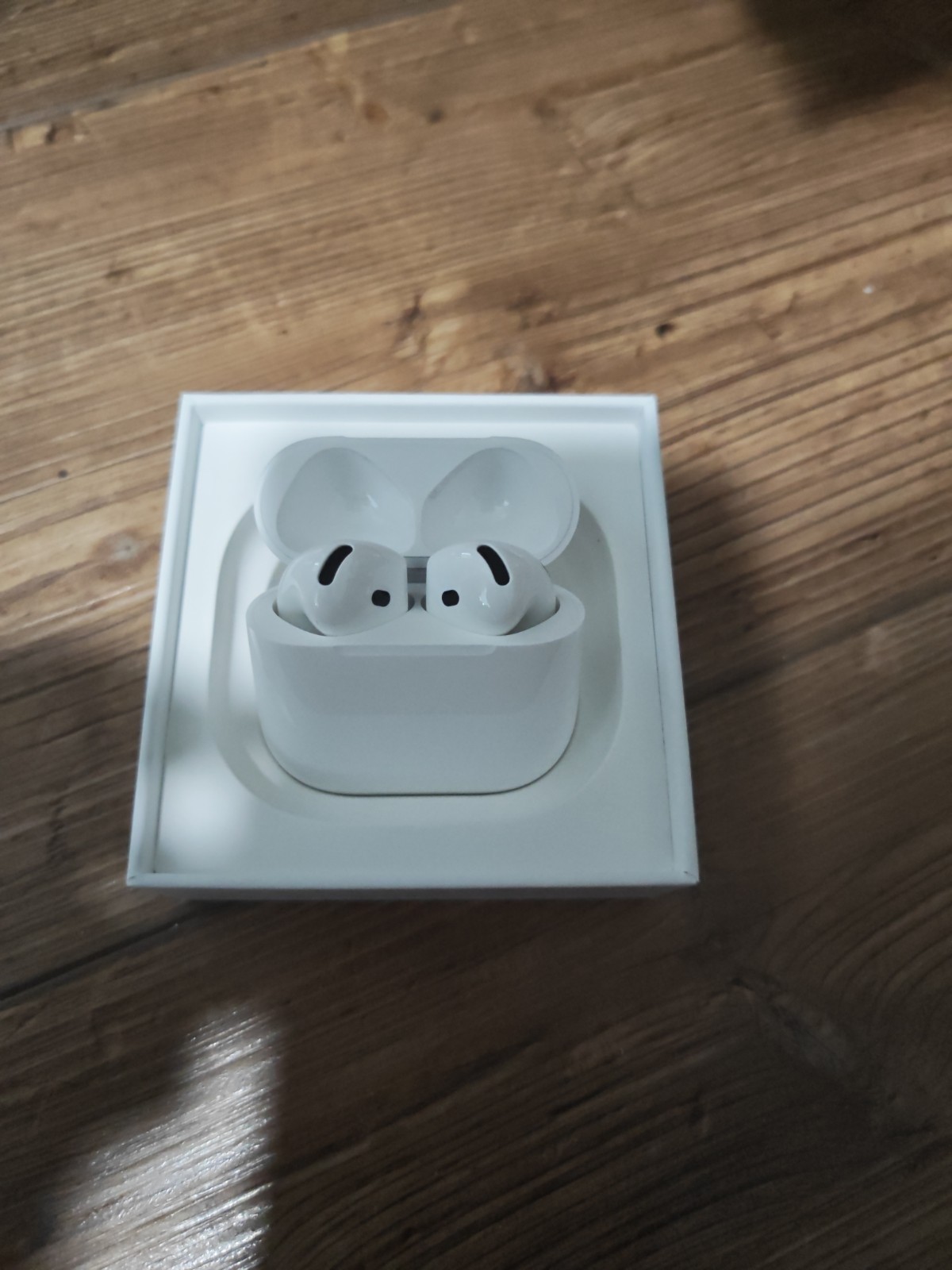 Apple AirPods 4th gen