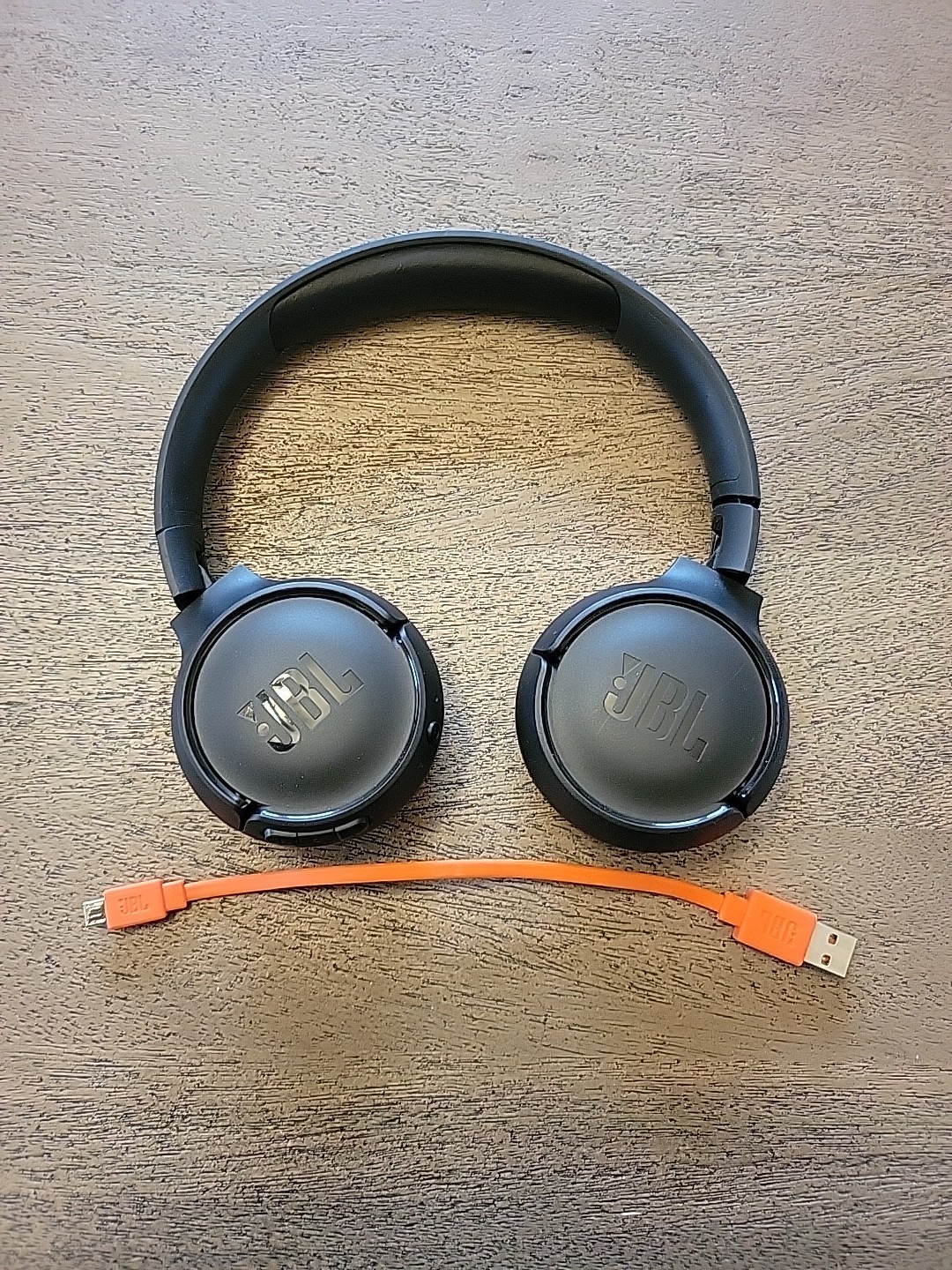 JBL TUNE500BT On-Ear Headphones Black Headband Ear-Cup **Charger INCLUDED