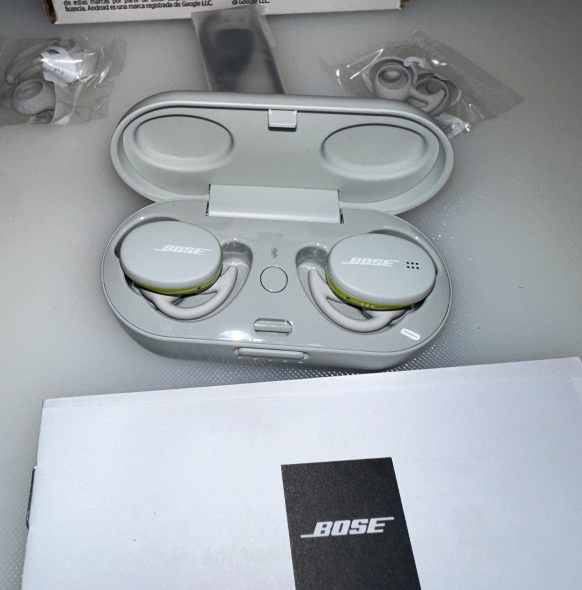 Bose Sport Earbuds Wireless Bluetooth In-Ear Headphones Glacier White 805746-003