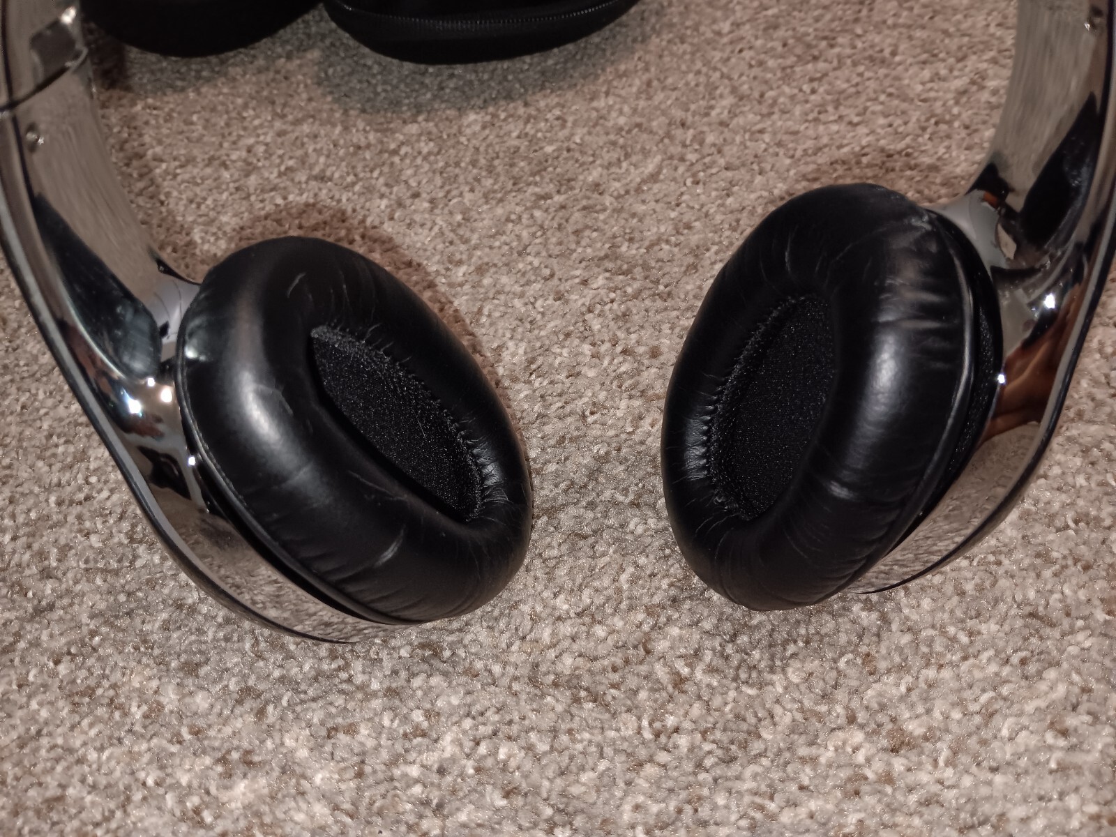 SOUL by Ludacris SL150 On-Ear wired chrome Headphones