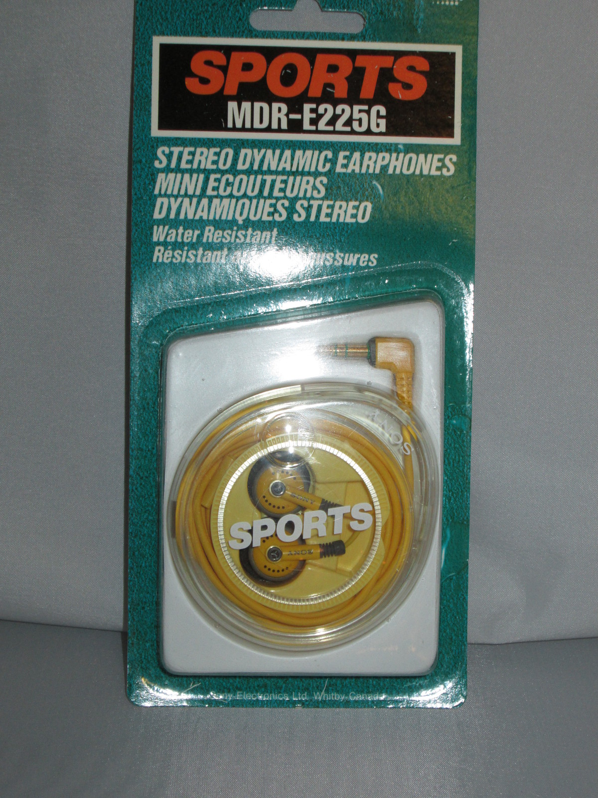 SONY MDRE225G Sports Earbuds Headphones: MDR-E225G Factoty Sealed – but old