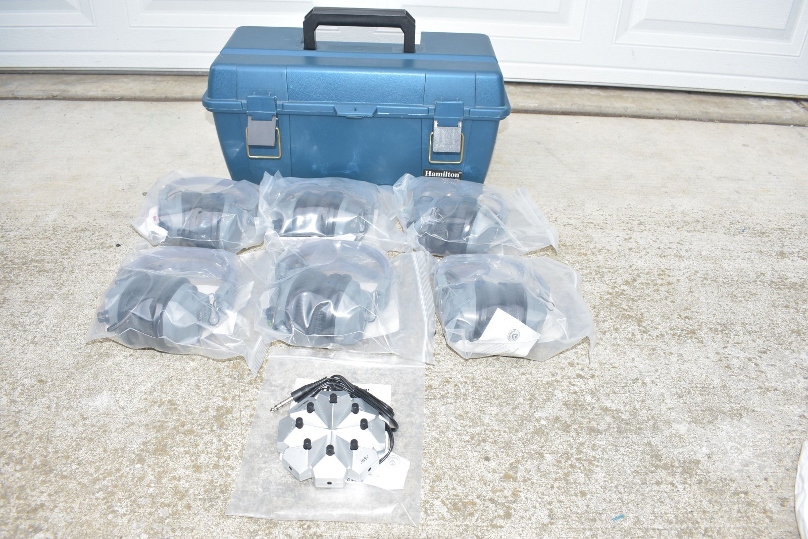 HAMILTON BUHL 6-STATION LISTENING SYSTEM 6 HEADSETS & JACKBOX W/CASE CLASSROOM