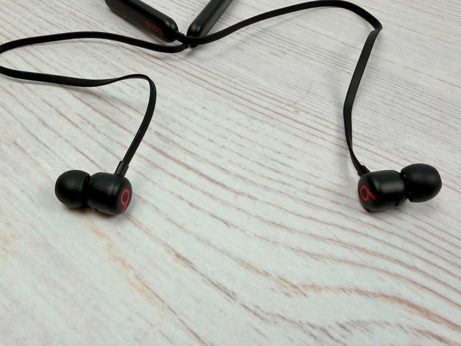 Beats Flex by Dr. Dre Wireless Headphones – Black – A2295 MYMC2LL/A For Parts