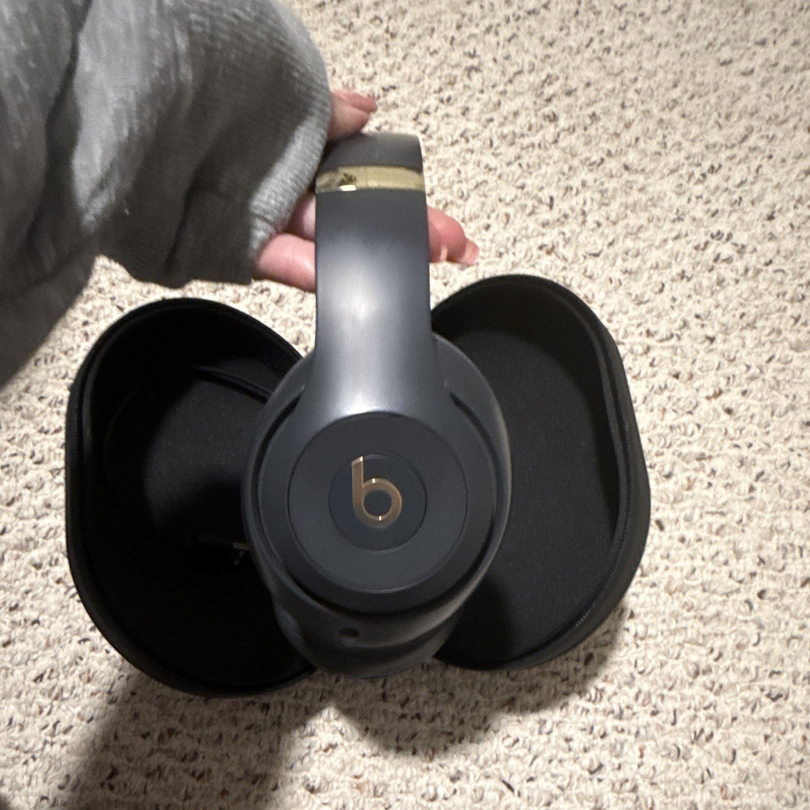Beats Studio3 Wireless ANC Over-Ear Headphones Black/ Gold w/ Case and charger
