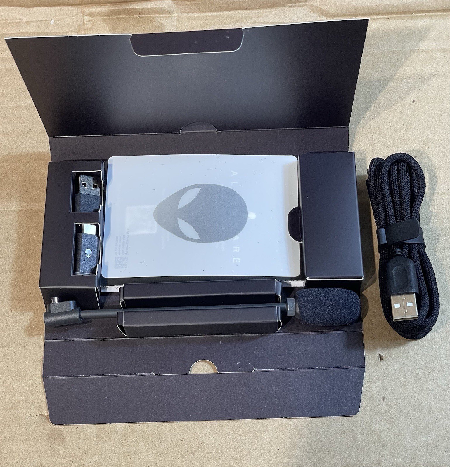Alienware Pro Wireless Gaming Headset Wired/Wireless, Bluetooth 5.3 MFG Feb 2025