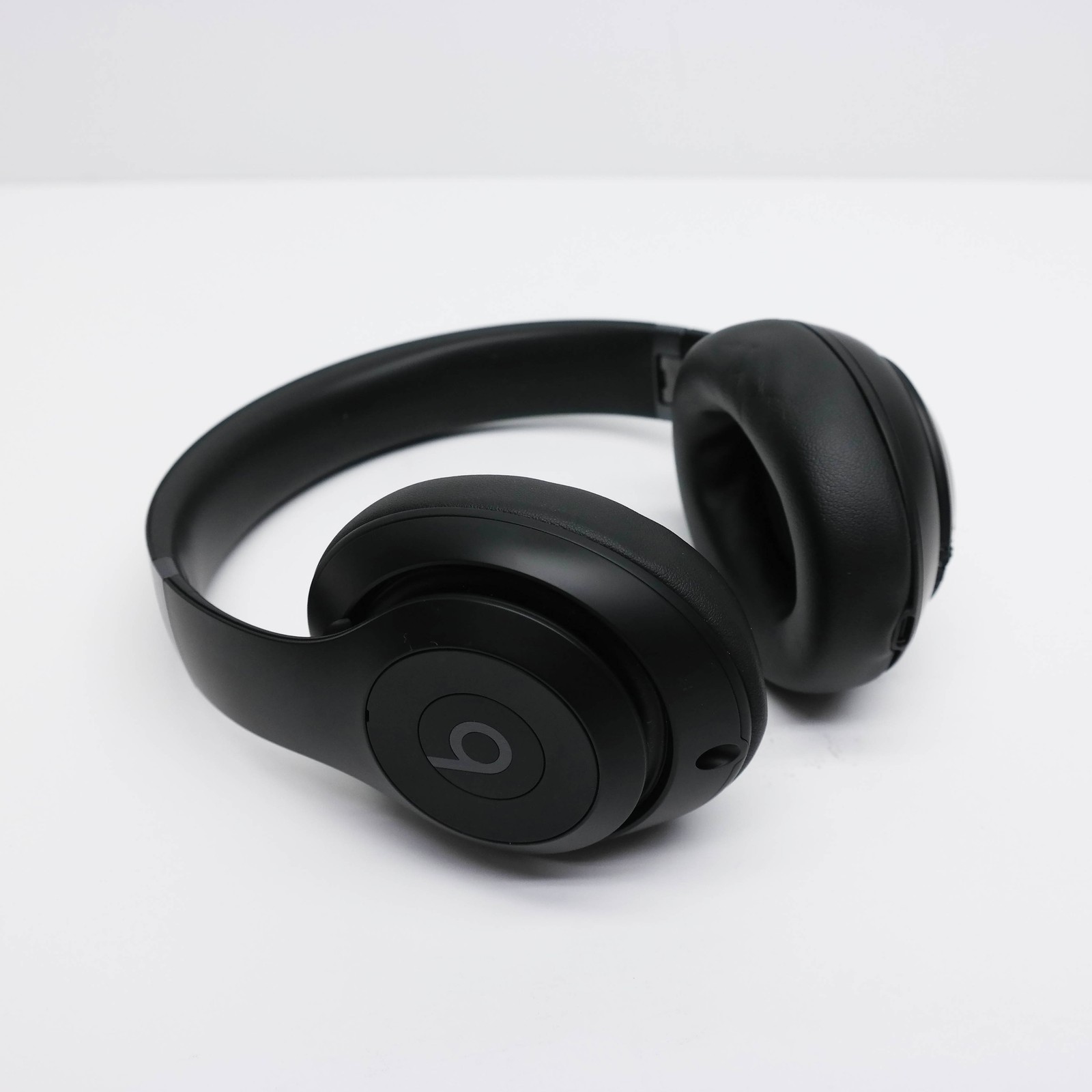 Beats by Dr. Dre Studio Pro Over Ear Headphones MQTP3LL/A Black READ