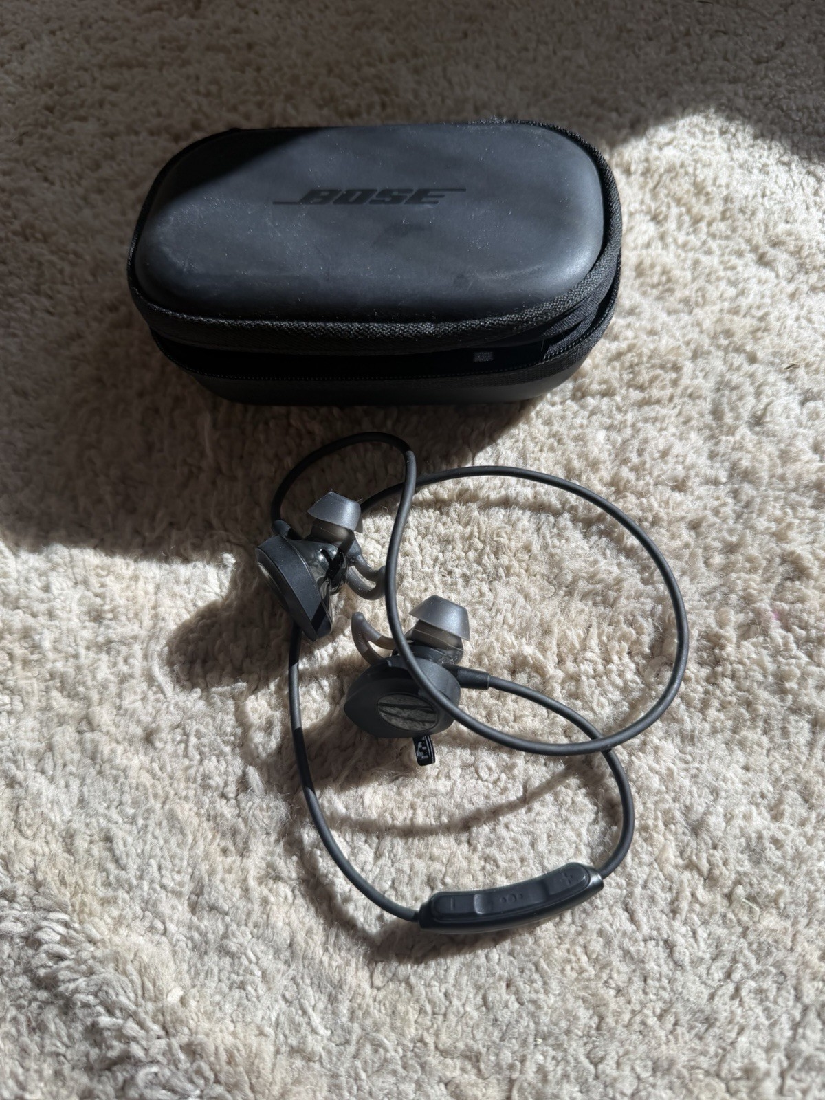 Bose 761529-0010 SoundSport Wireless in Ear Neckband Headphones – Black