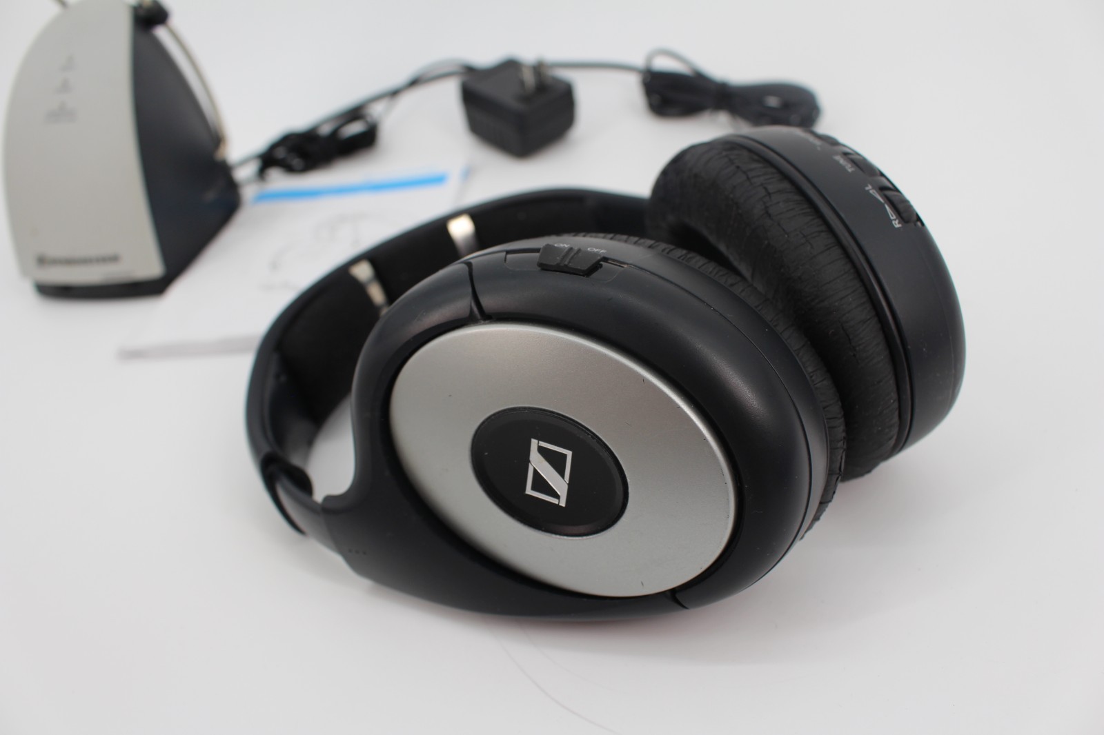 Sennheiser RS 120-W Wireless TV Headphones Untested Parts Needs Ear Covers