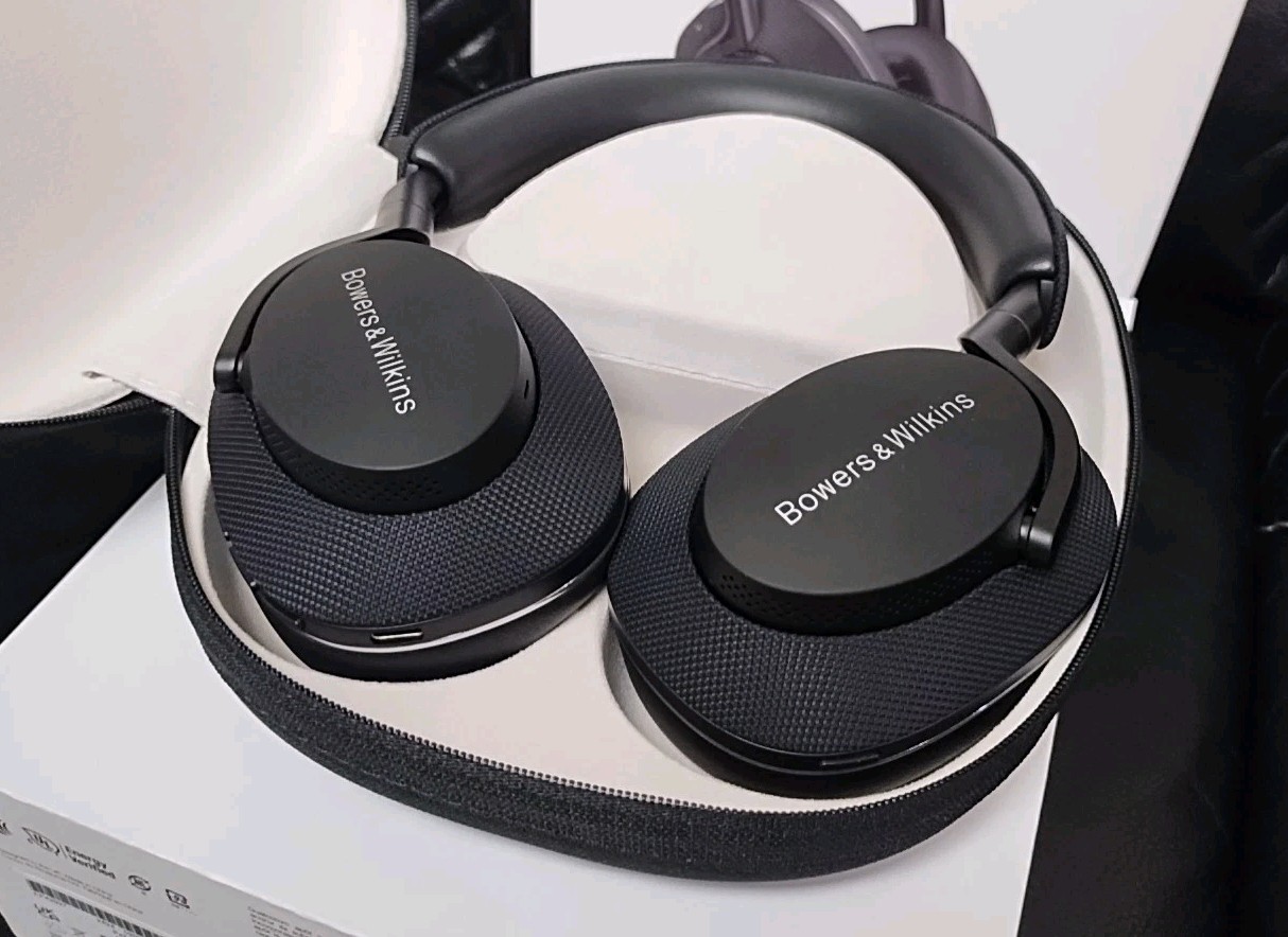 So Clean Bowers & Wilkins Px7 S2 Over-Ear Headphones Advanced Noise Cancellation