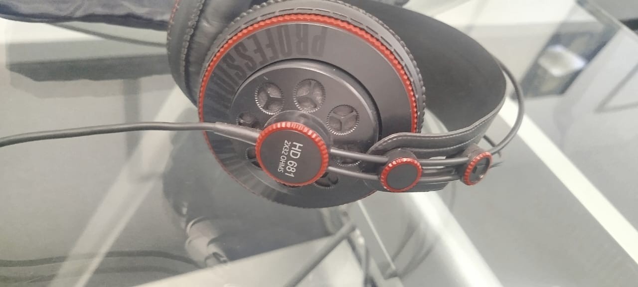 Superlux HD681 32 Ohm Semi-Open Studio Headphones Wired Over-Ear Headband