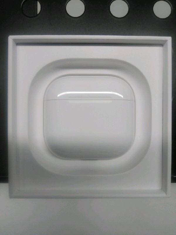 Apple AirPods 4 ‎‎MXP63LL/A Earbuds Bluetooth Active Noise Cancelling – White