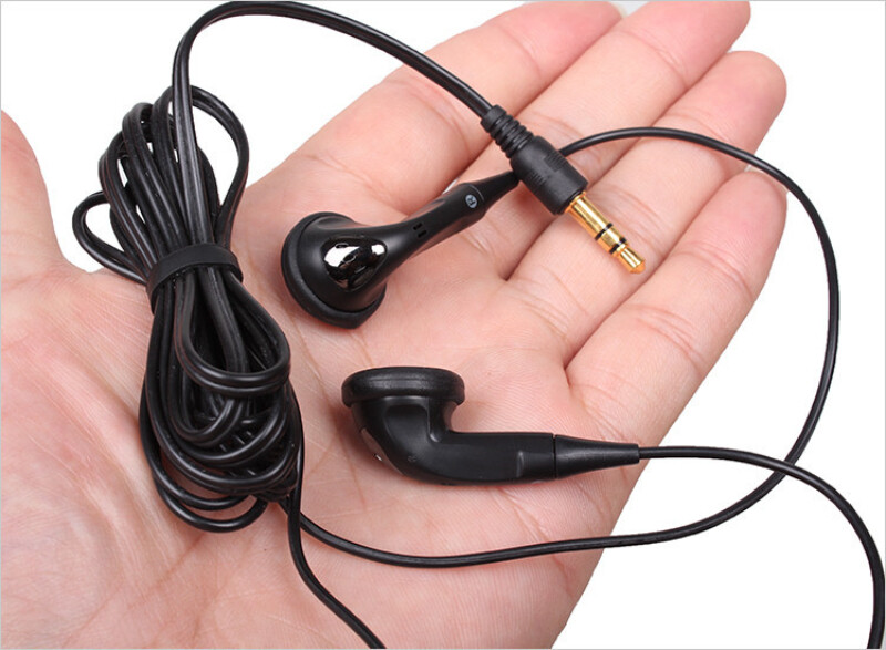 Japan Subwoofer Fever HiFi Earphone In-ear Wire-controlled Mobile Phone Laptop