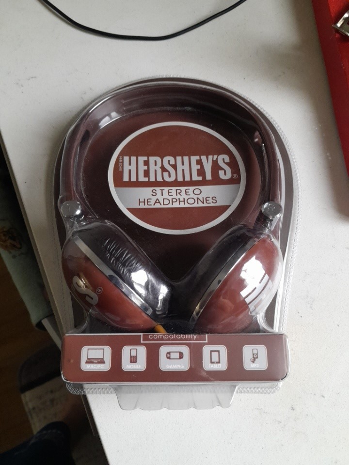 NEW Hershey’s Stereo Wired Headphones Adjustable Headband Comfort Ear Cushions