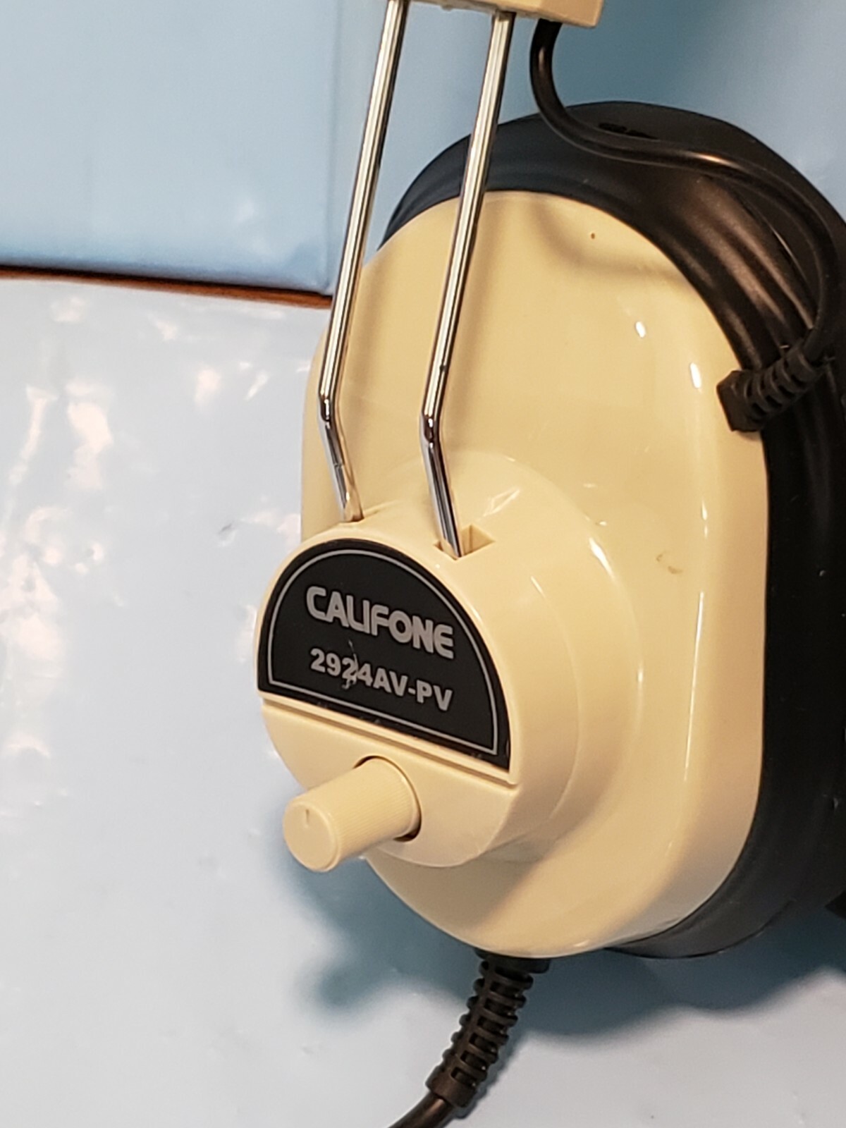 9 X GENUINE CALIFONE Deluxe Mono Headphone with Volume Control Fixed Coiled Cord