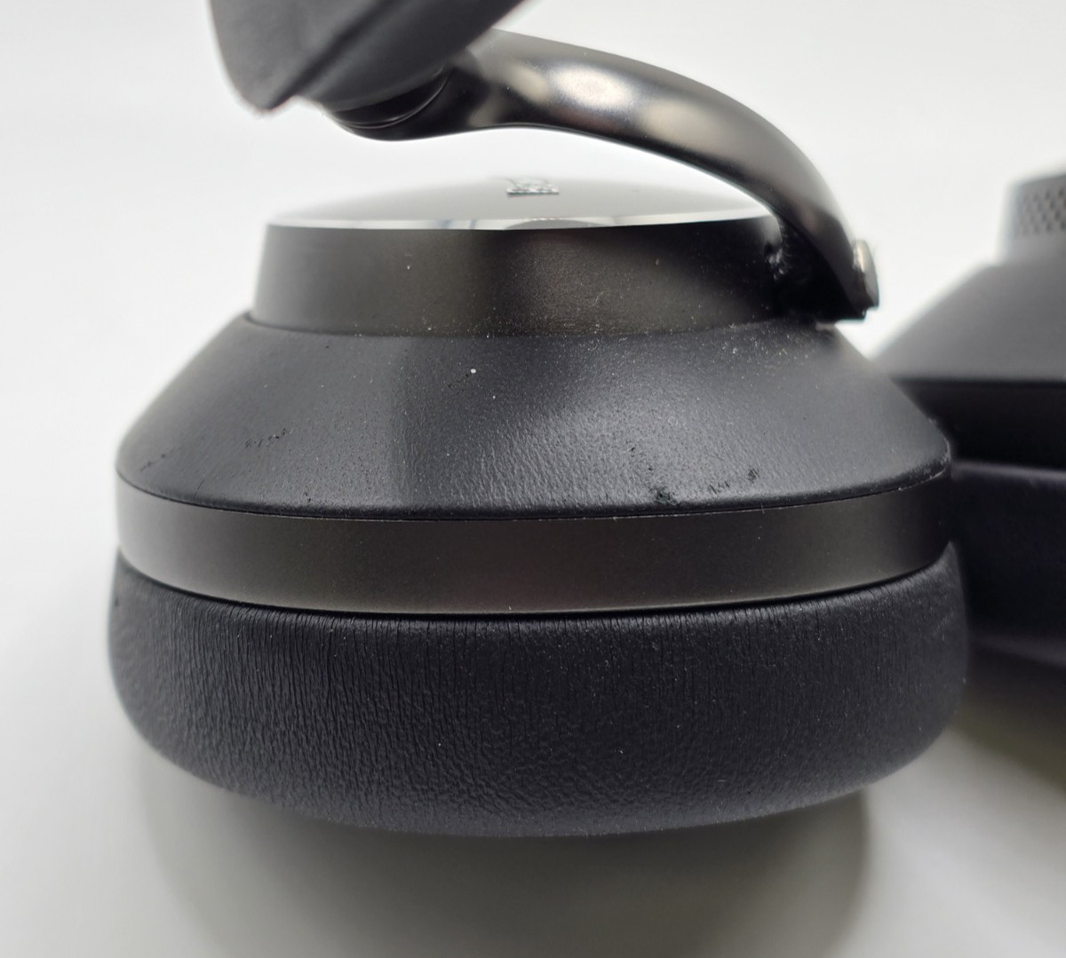 Bowers & Wilkins Px8 Wireless Over-Ear Headphones – Black – Missing Wires