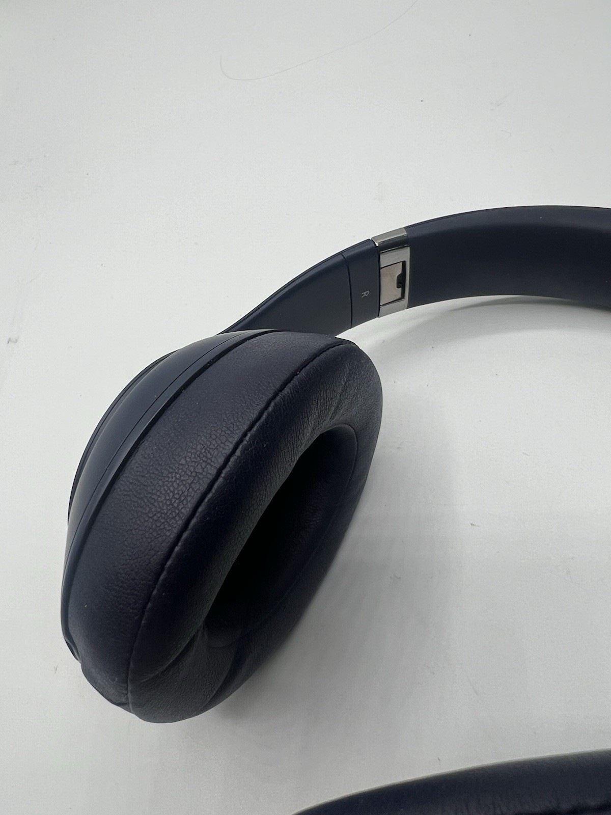 Beats by Dr. Dre Studio3 Bluetooth On Ear Wireless Headphones/W Case – Navy Blue