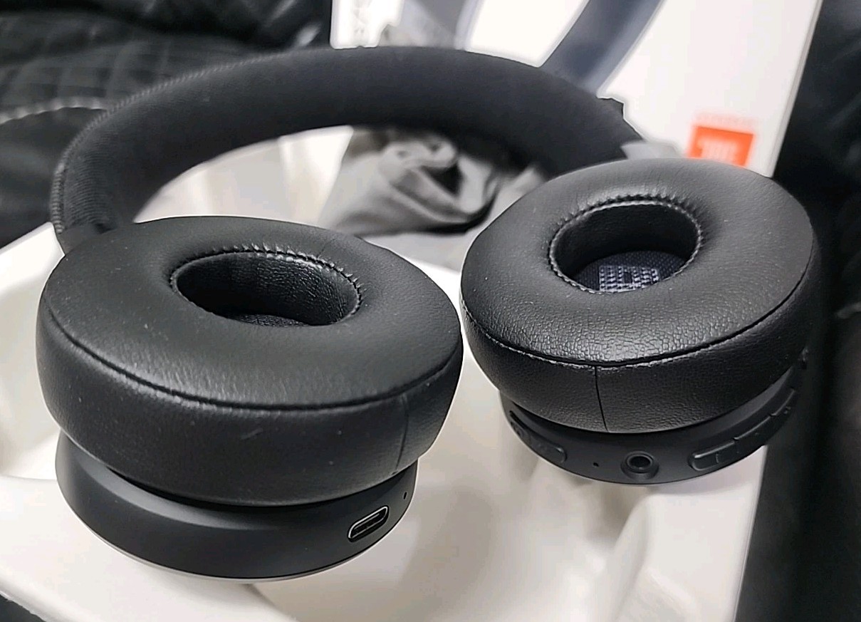 JBL Live 675NC Wireless On-Ear Headphones Adaptive Noise Cancelling Black