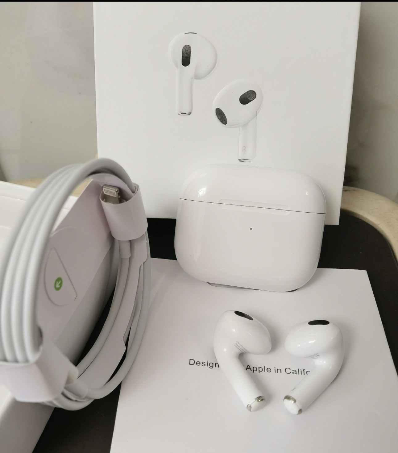 Apple 3rd Earphones Bluetooth Headsets Right Left Wireless Charging Box White
