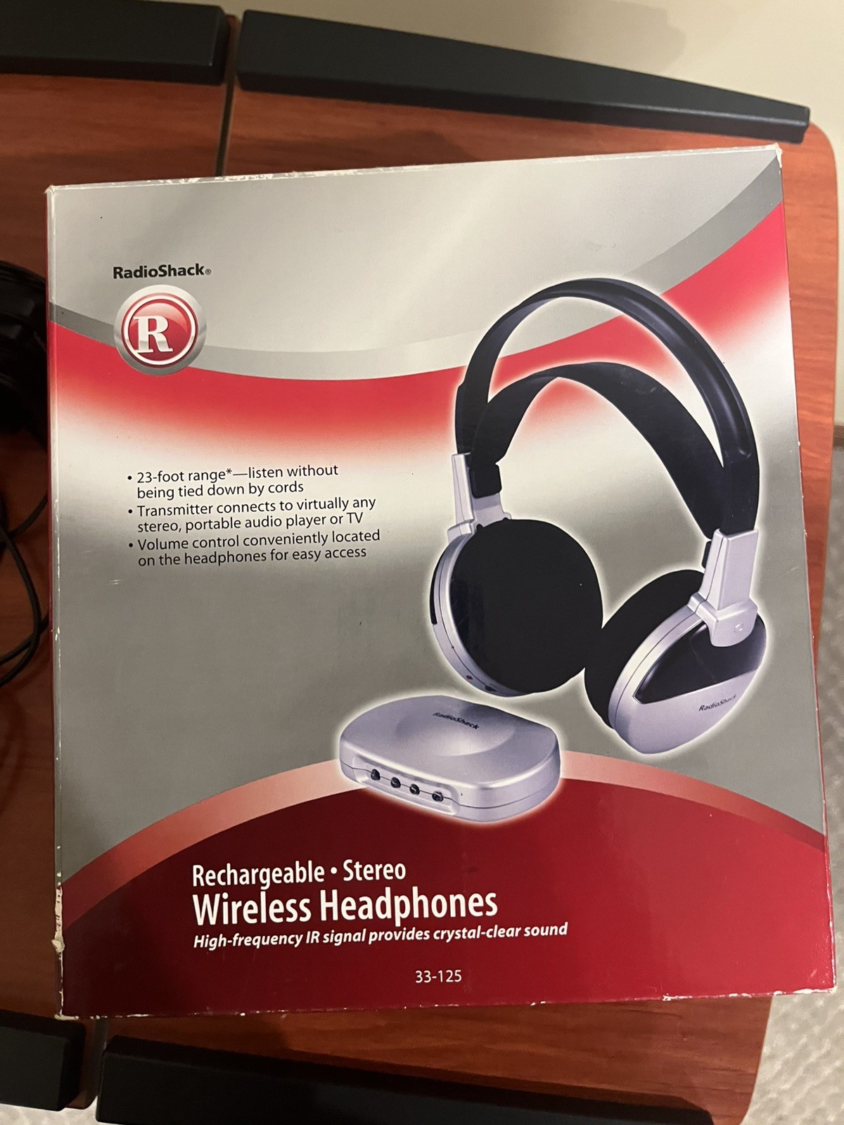 Radio Shack – Rechargeable Stereo Wireless Headphones w/ Transmitter (33-125)