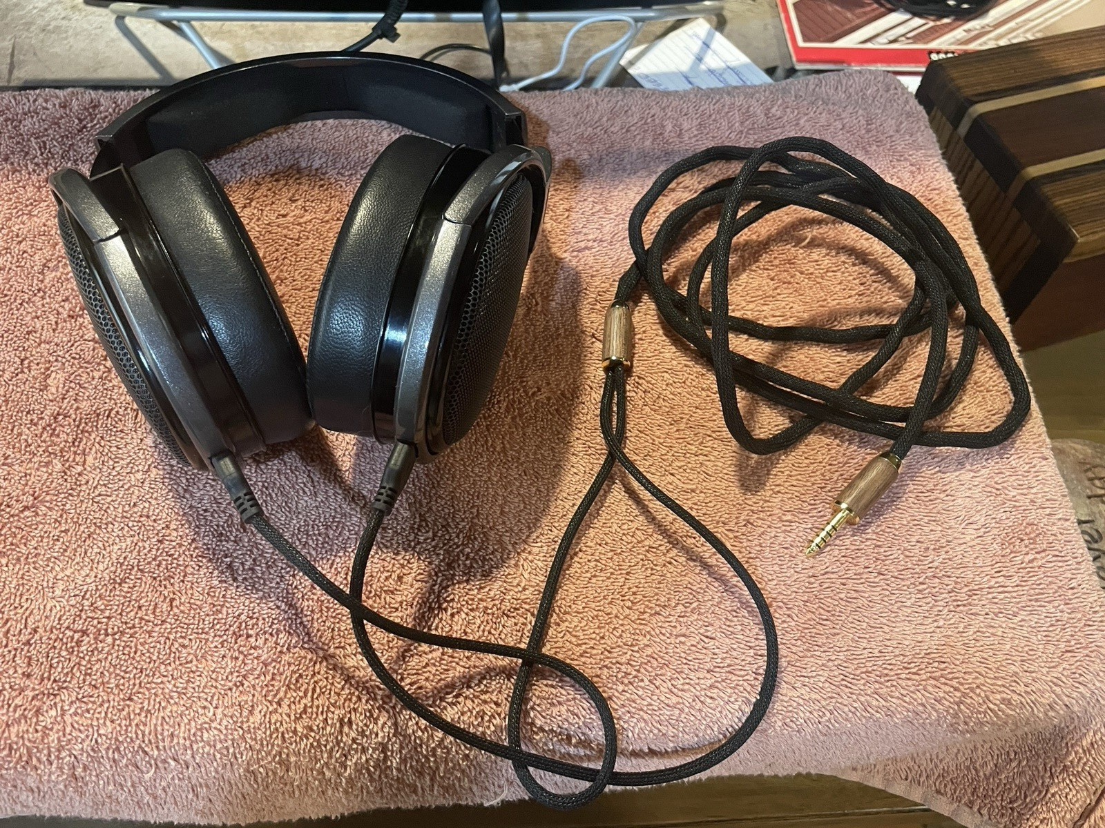 Sennheiser HD650 XLR 4.4mm connection + adaptor / Dekoni Sheepskin Pads / EXC /