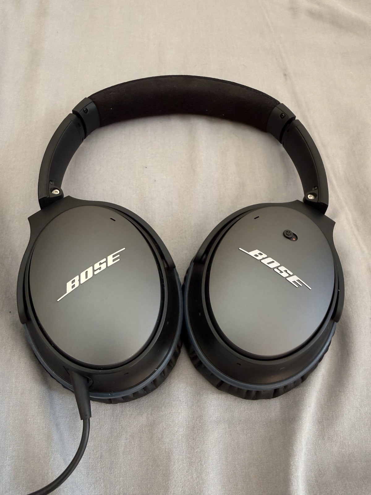 Bose QuietComfort 15 w/ Lightning C-Type Airplane Adapters & Case New Earpads