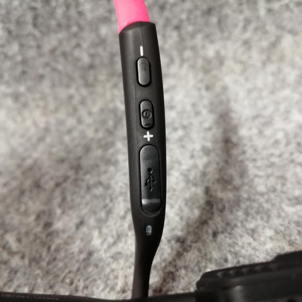 AfterShokz AS600 Trekz Titanium Wireless Bone Conduction Headphones Black-Pink