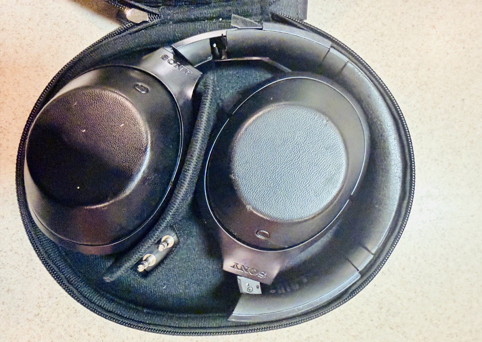 Sony MDR 1000X Wireless Bluetooth Noise Cancelling Headphones Black w Case
