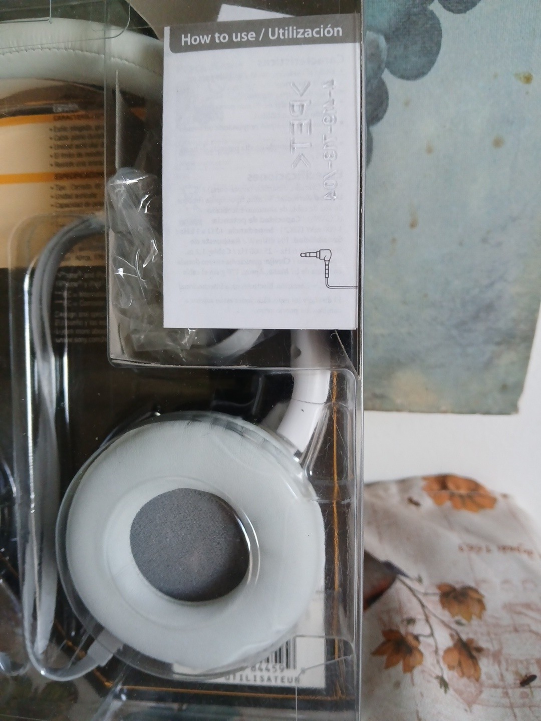 Sony MDR Z600 Headphones White/Silver NEW 2011 Walkman Ipod Smartphone L Stereo