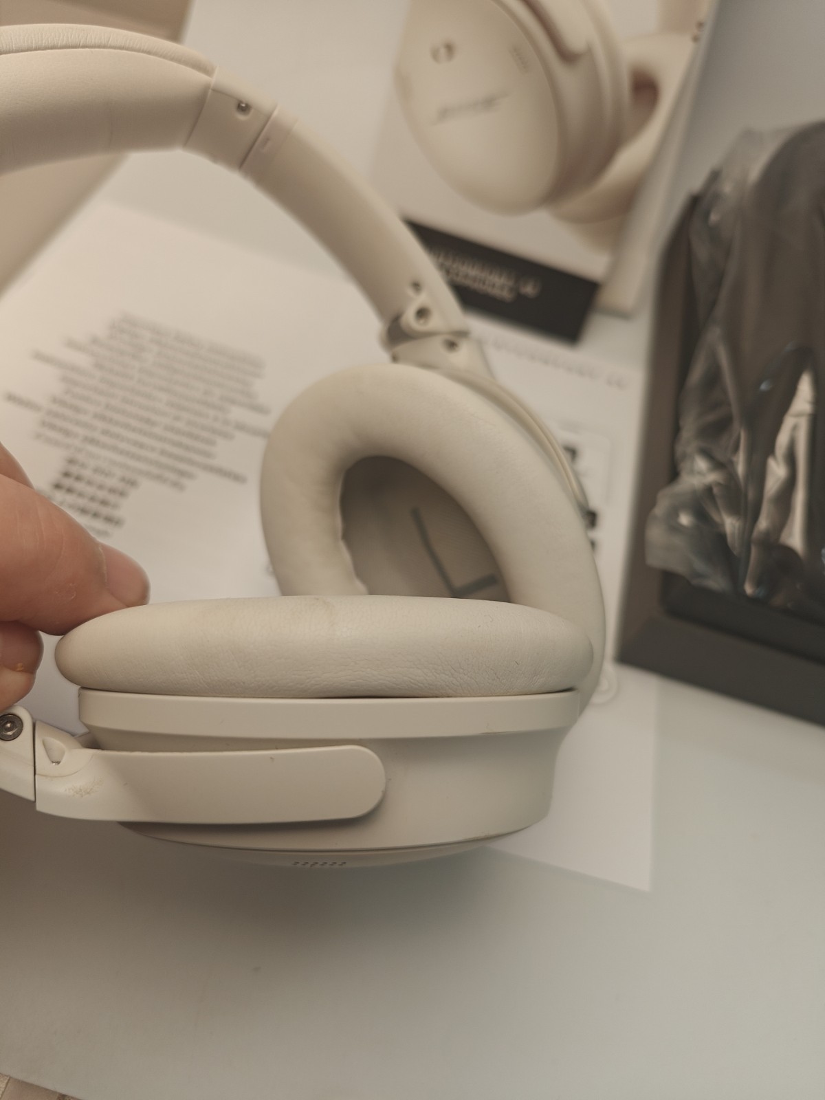Bose QuietComfort 45 Wireless Over-Ear Headphones White Smoke Low Use Excellent!