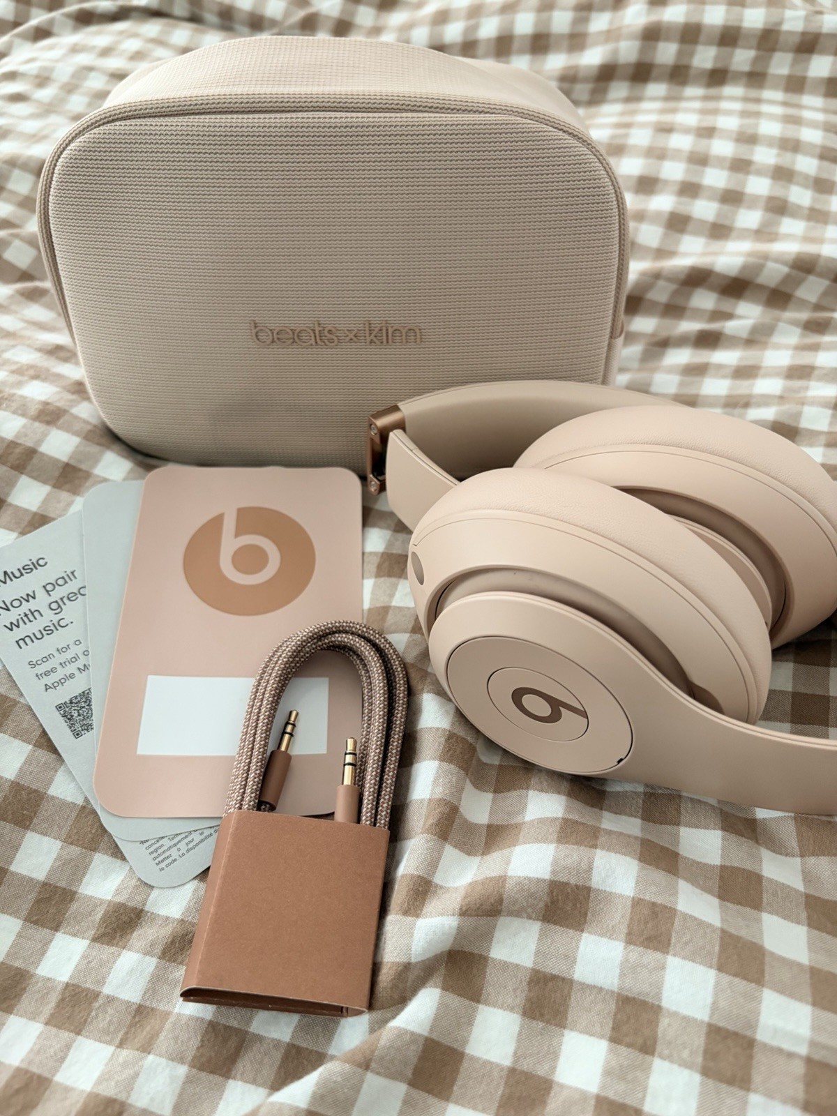 Studio Pro Beats x Kim Over-Ear Beige/Gold w/ Case 3.5mm