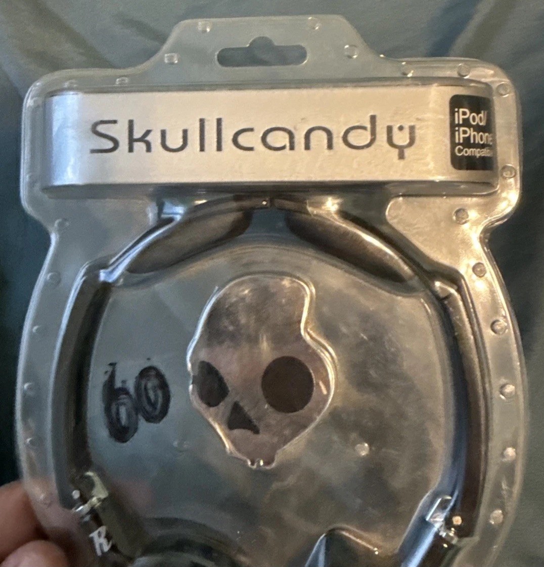 New Skullcandy Lowrider On Ear 40mm Headphones Foldable Liteweight Black