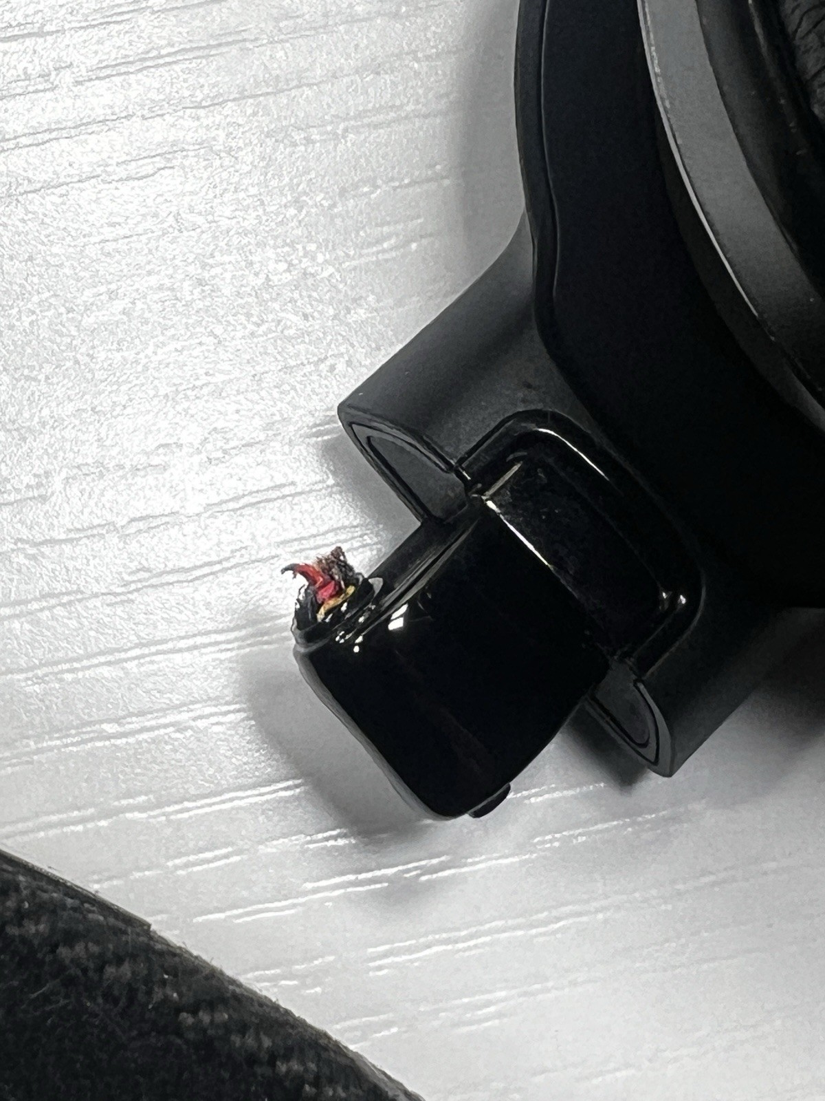 JBL Headphones 3 Read (DELAYED SHIPPING)