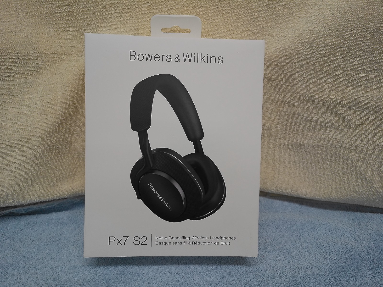 Bowers and Wilkins Px7 S2 sealed box.