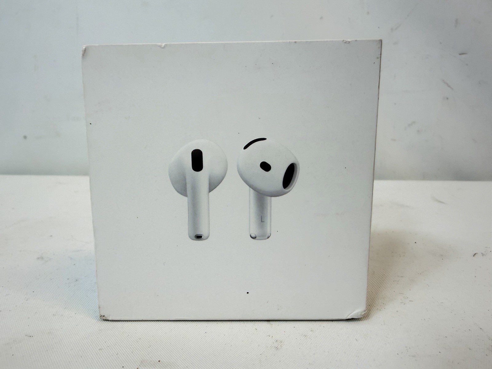 NEW Apple MXP63LL/A AirPods 4 White In Ear Headphones Model A3050 A3053 A3058