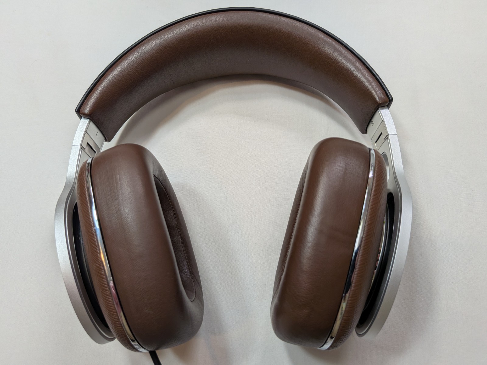 Bowers & Wilkins P9 Signature Headphones with Case – Excellent Condition