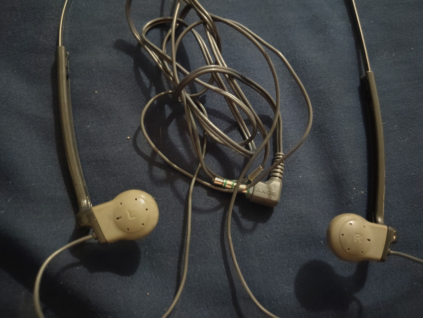 Vintage Sony Walkman MDR-W05 Headphones Tested both ears work.