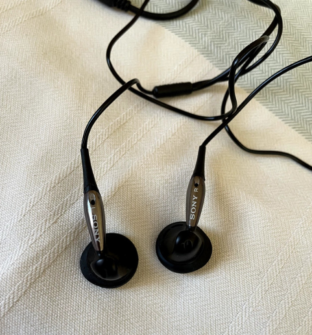 1pcs Sony MDR-E848 In-Ear Earphones