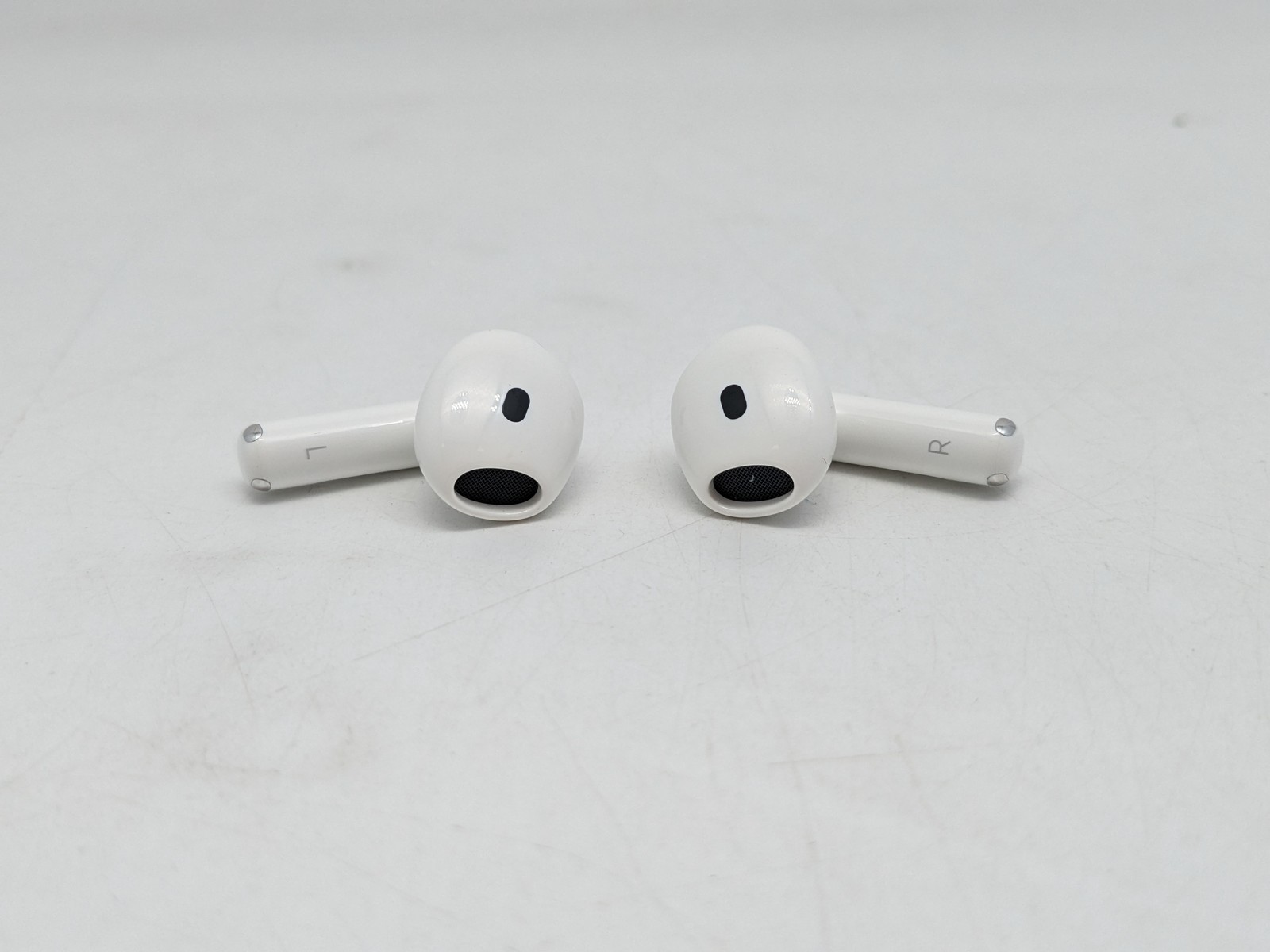 Apple AirPods 4 MXP63LL/A Earbuds w/ Charging Case | White | A3050 A3053 A3058